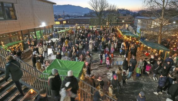Gemeinsamer Weihnachtsmarkt der Tölzer Real-, Jahn- und Marie-Luise-Schultze-Jahn-Schule.