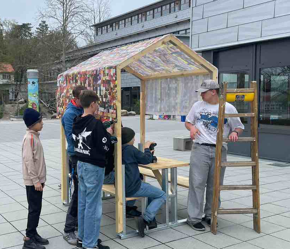 Sitzhäuser für unseren gemeinsamen Pausenhof