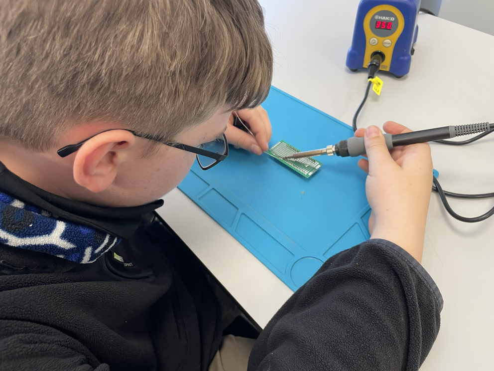 Solarlampen bauen – Workshop der MINT-Gruppe