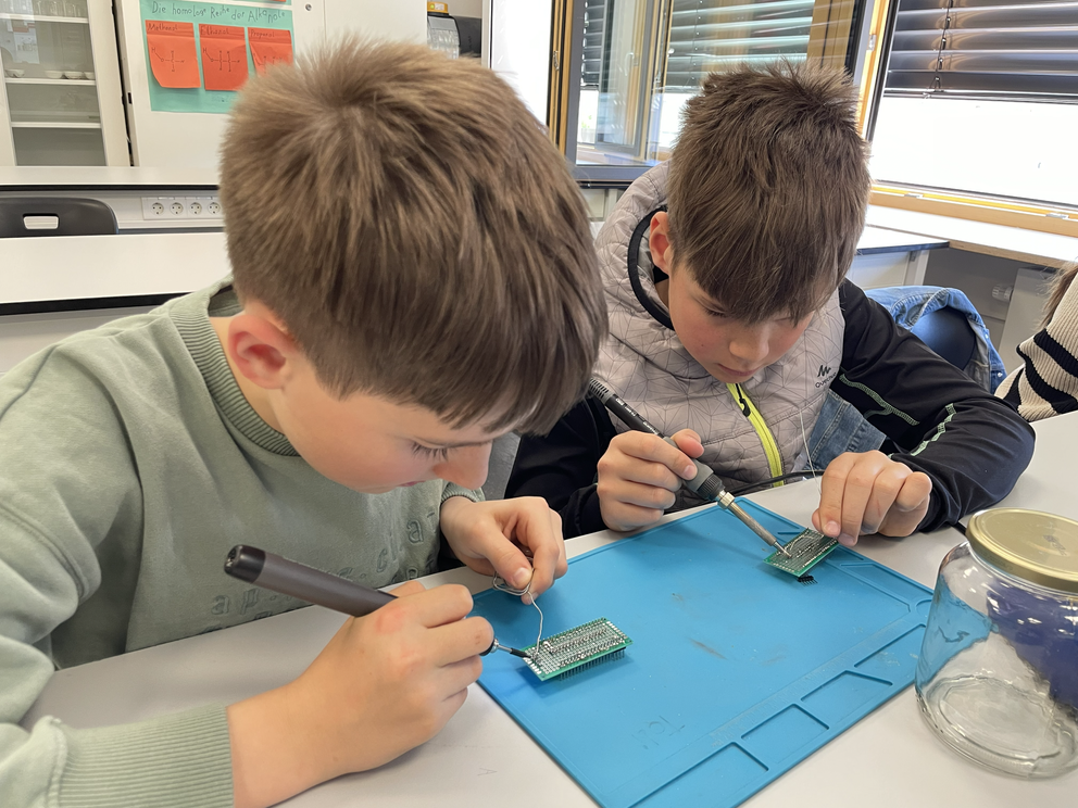 Solarlampen bauen – Workshop der MINT-Gruppe