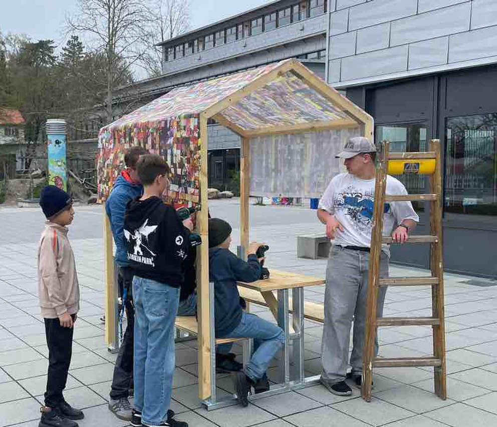 Sitzhäuser für unseren gemeinsamen Pausenhof